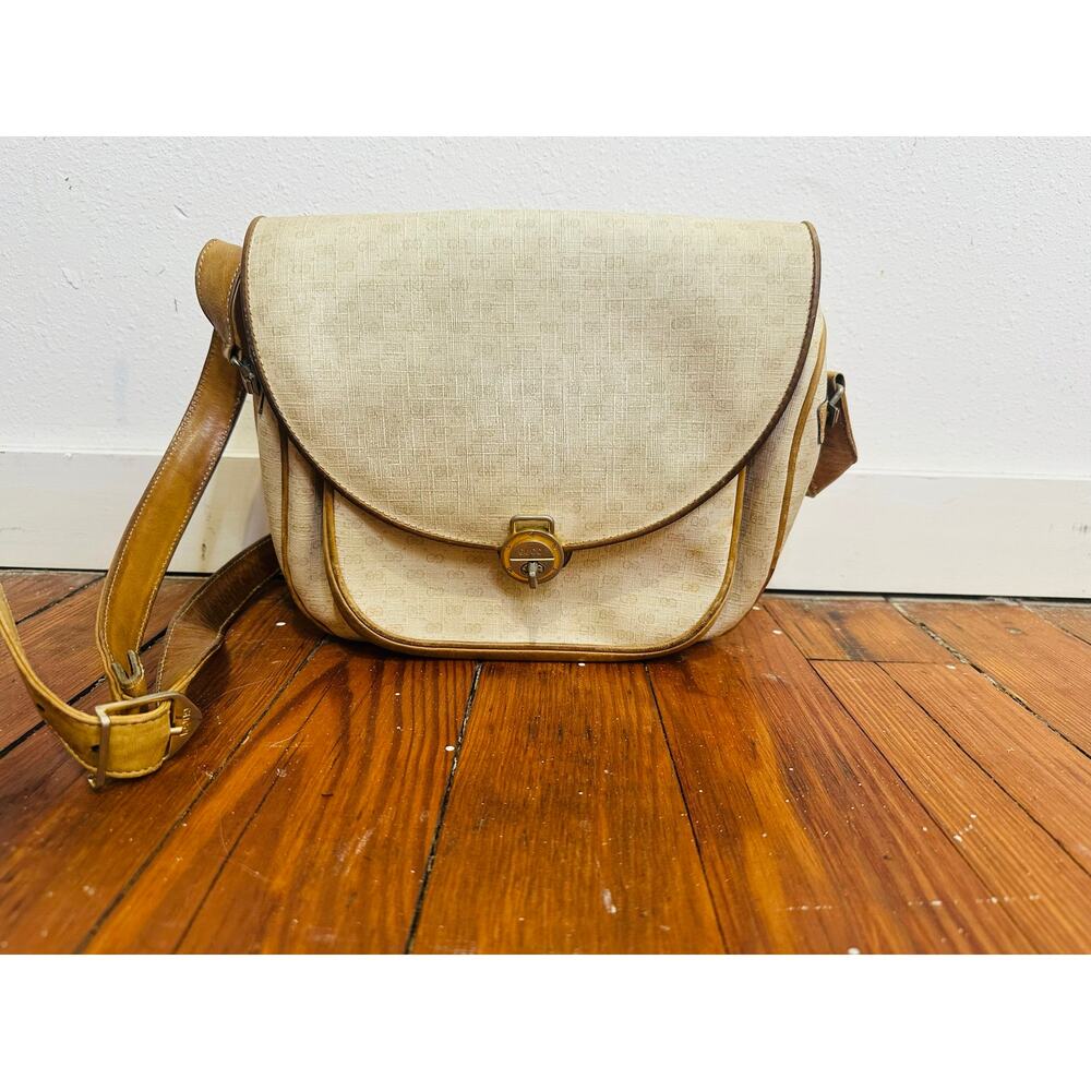 Vintage GUCCI Tan Interlocking GG Turn Lock Crossbody Made In Italy Purse